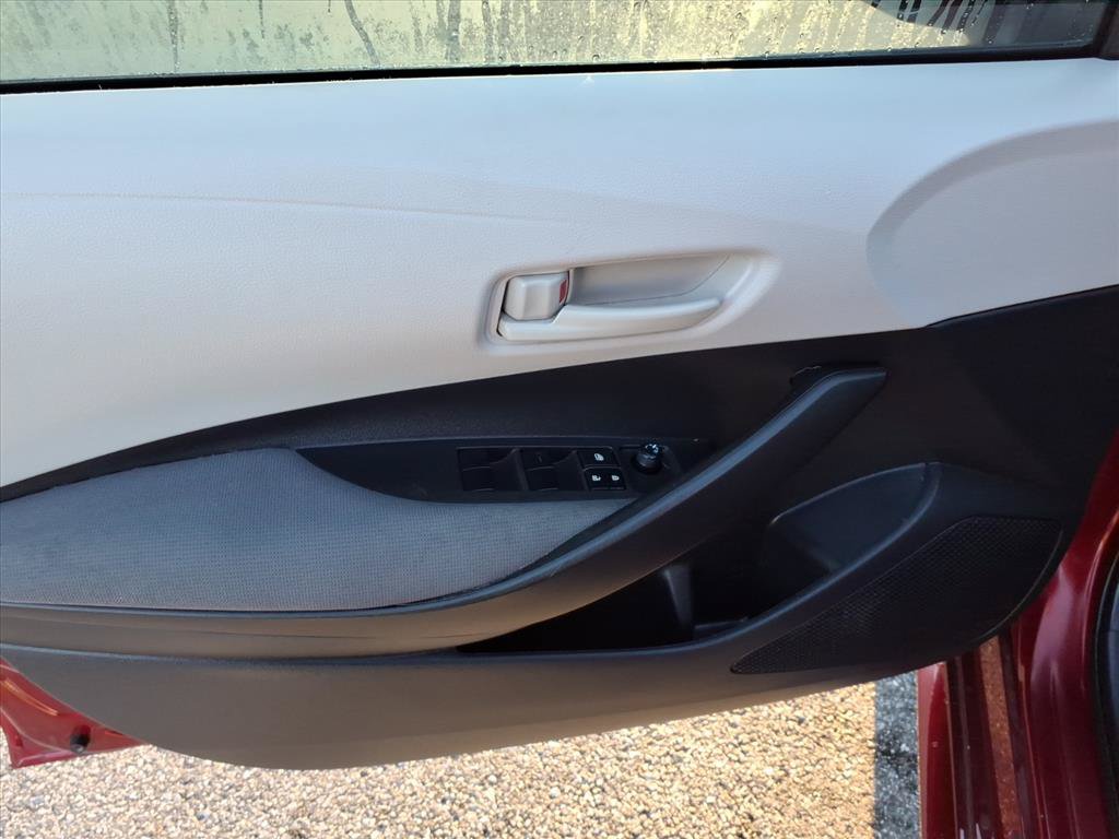 Used 2022 Toyota Corolla LE FWD image 23