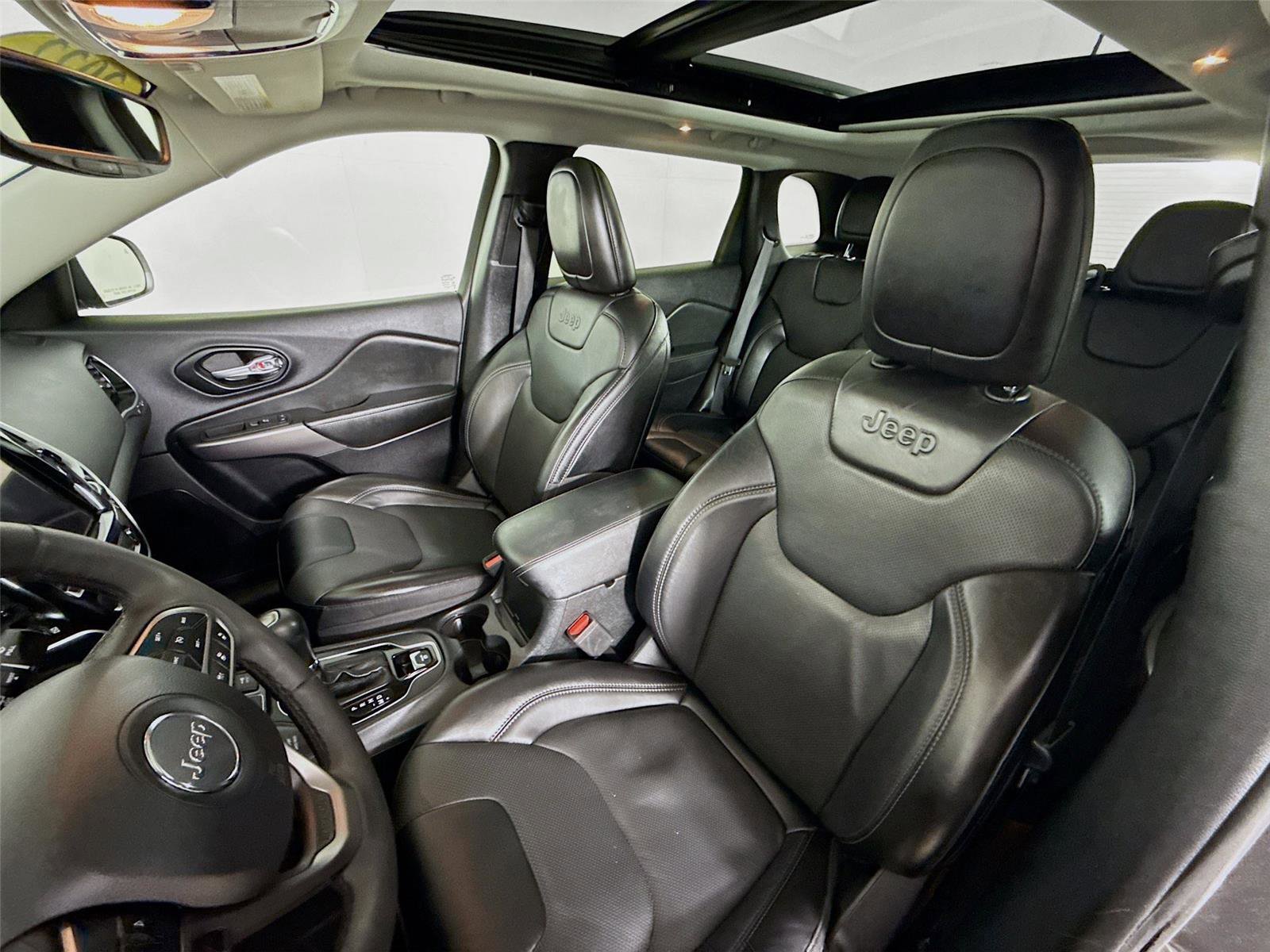 Used 2022 Jeep Cherokee Limited w/ Mopar Interior Package image 11