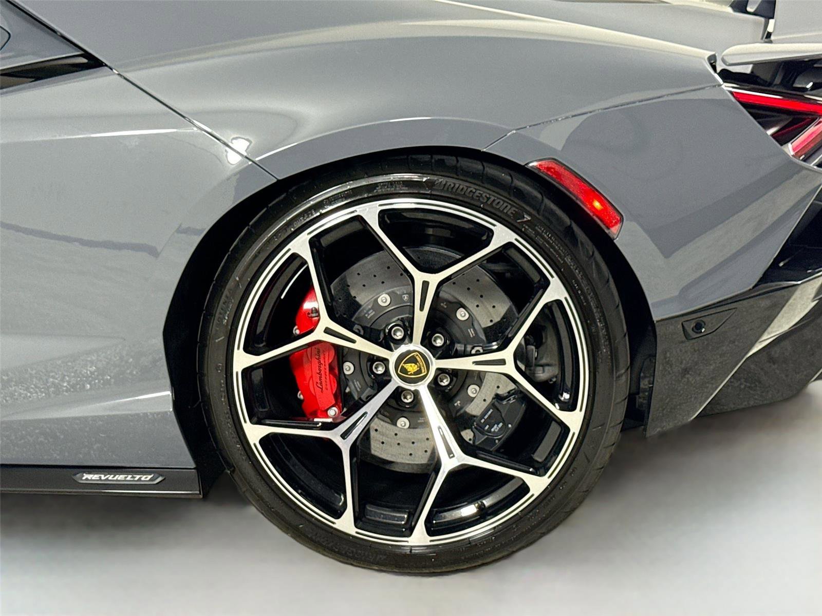 Used 2024 Lamborghini Revuelto image 39