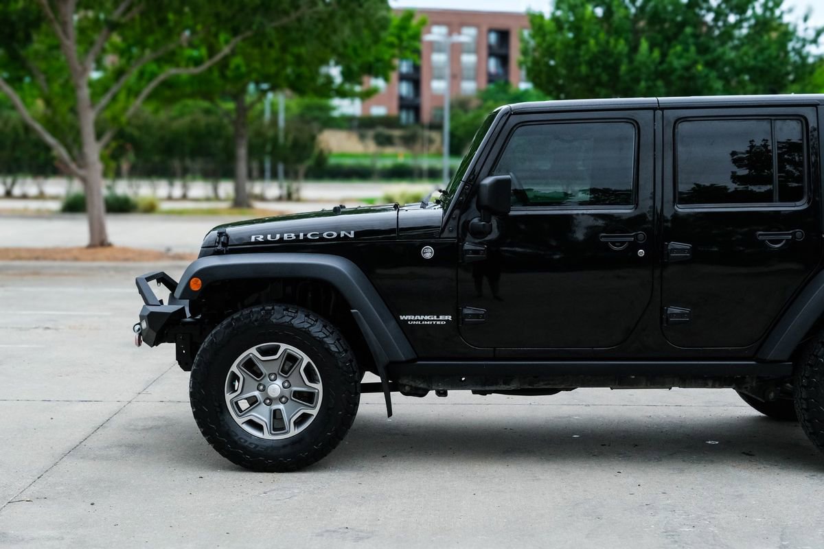 Used 2014 Jeep Wrangler Unlimited Rubicon w/ Connectivity Group AWD/4WD image 12