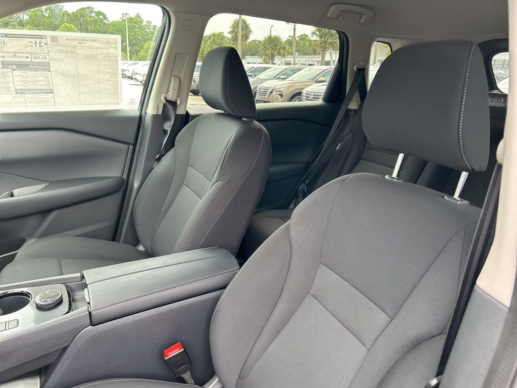 Used 2025 Nissan Rogue S AWD/4WD image 15