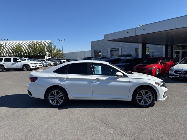 Used 2024 Volkswagen Jetta SE image 5