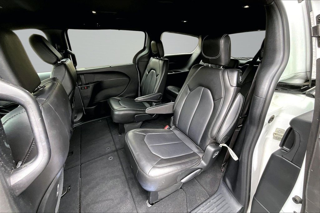 Certified 2026 Chrysler Pacifica Select w/ S Appearance Package FWD image 18