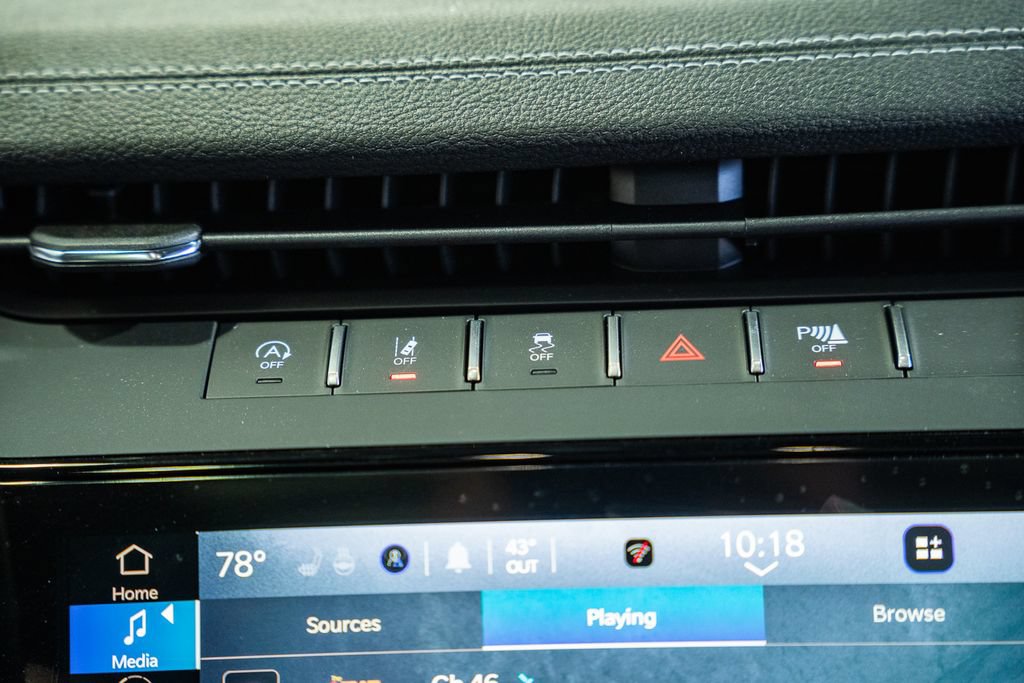 New 2026 Jeep Grand Cherokee Limited w/ Luxury Tech Group II AWD/4WD image 24