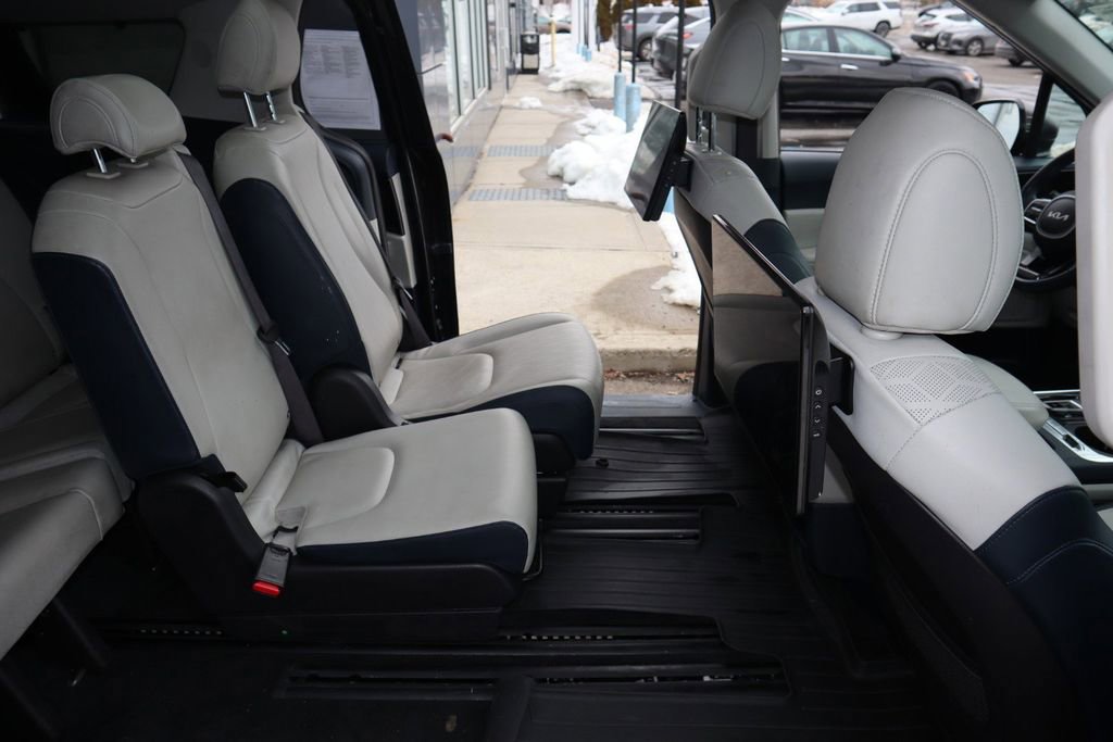 Used 2025 Kia Carnival SX FWD image 29