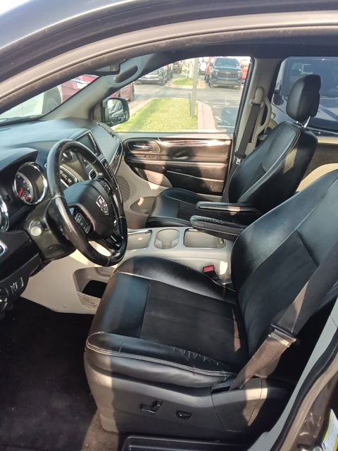 Used 2019 Dodge Grand Caravan SXT image 13