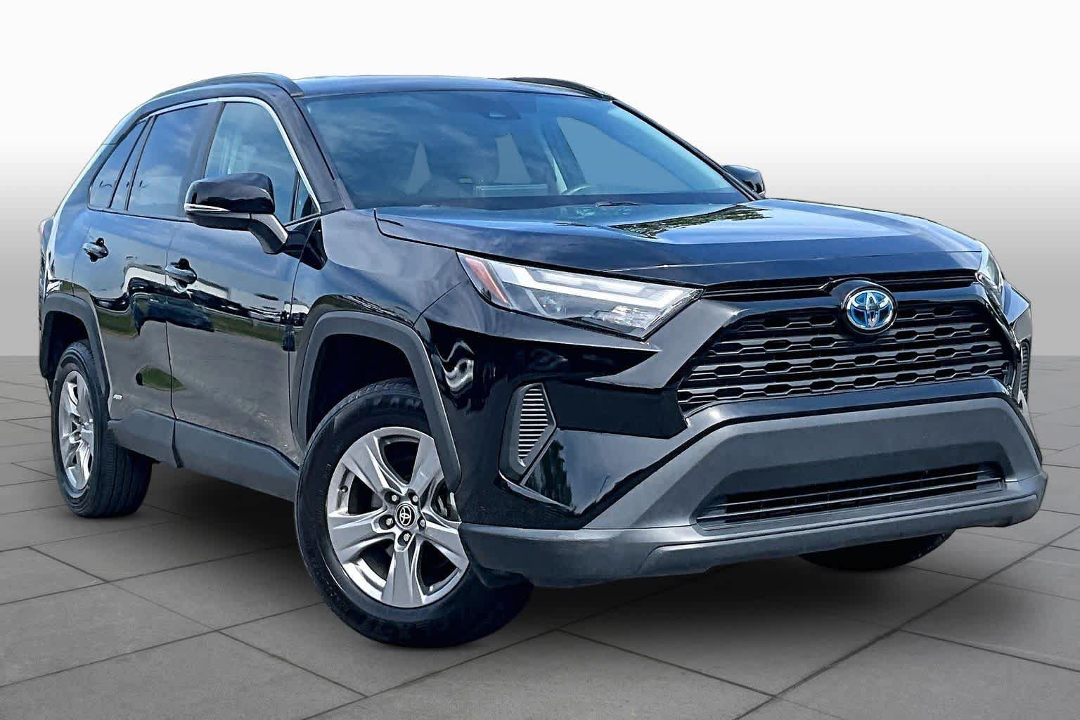 Used 2024 Toyota RAV4 XLE AWD/4WD image 3