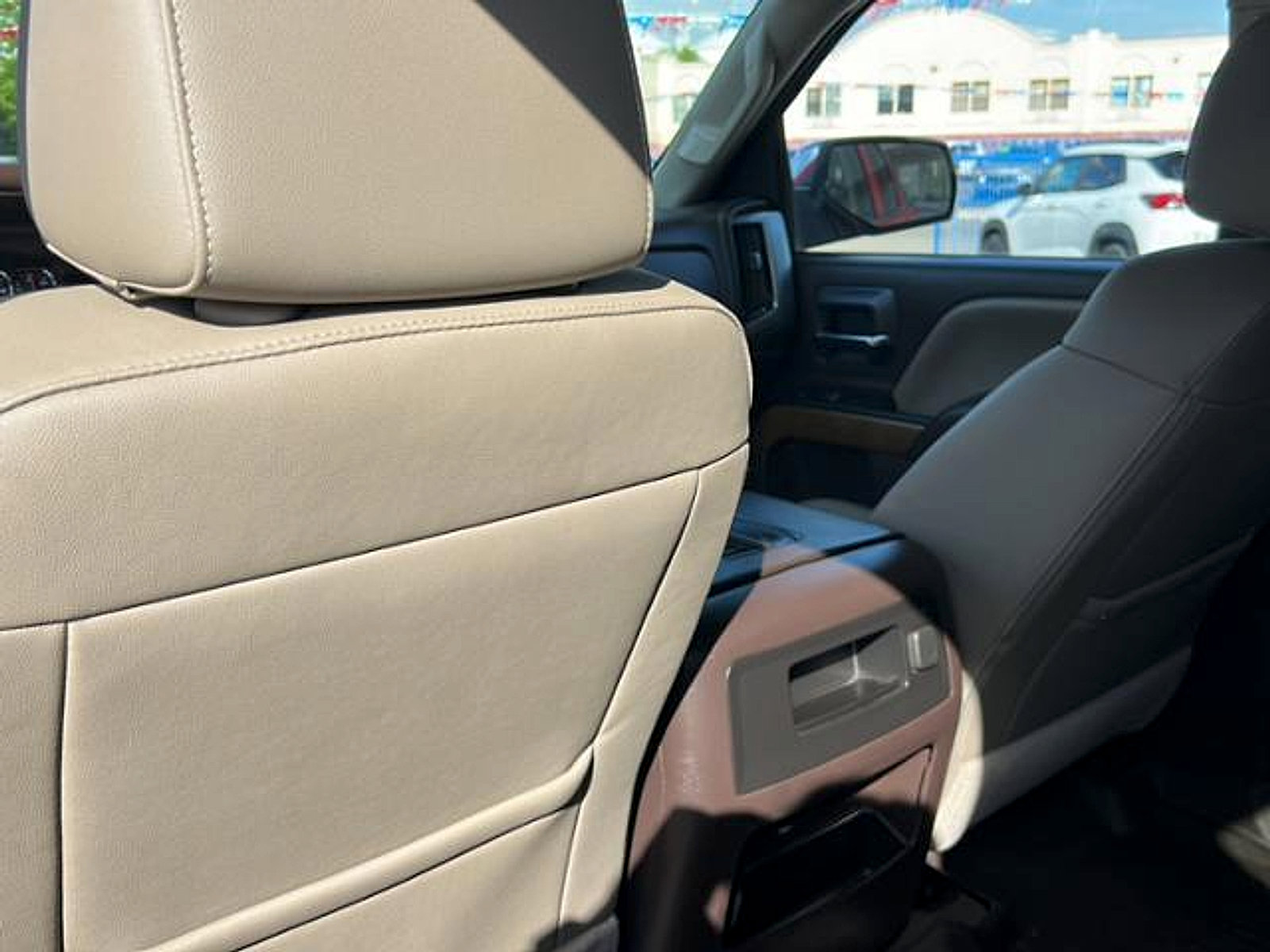 Used 2018 Chevrolet Silverado 1500 LTZ w/ High Desert Package AWD/4WD image 27