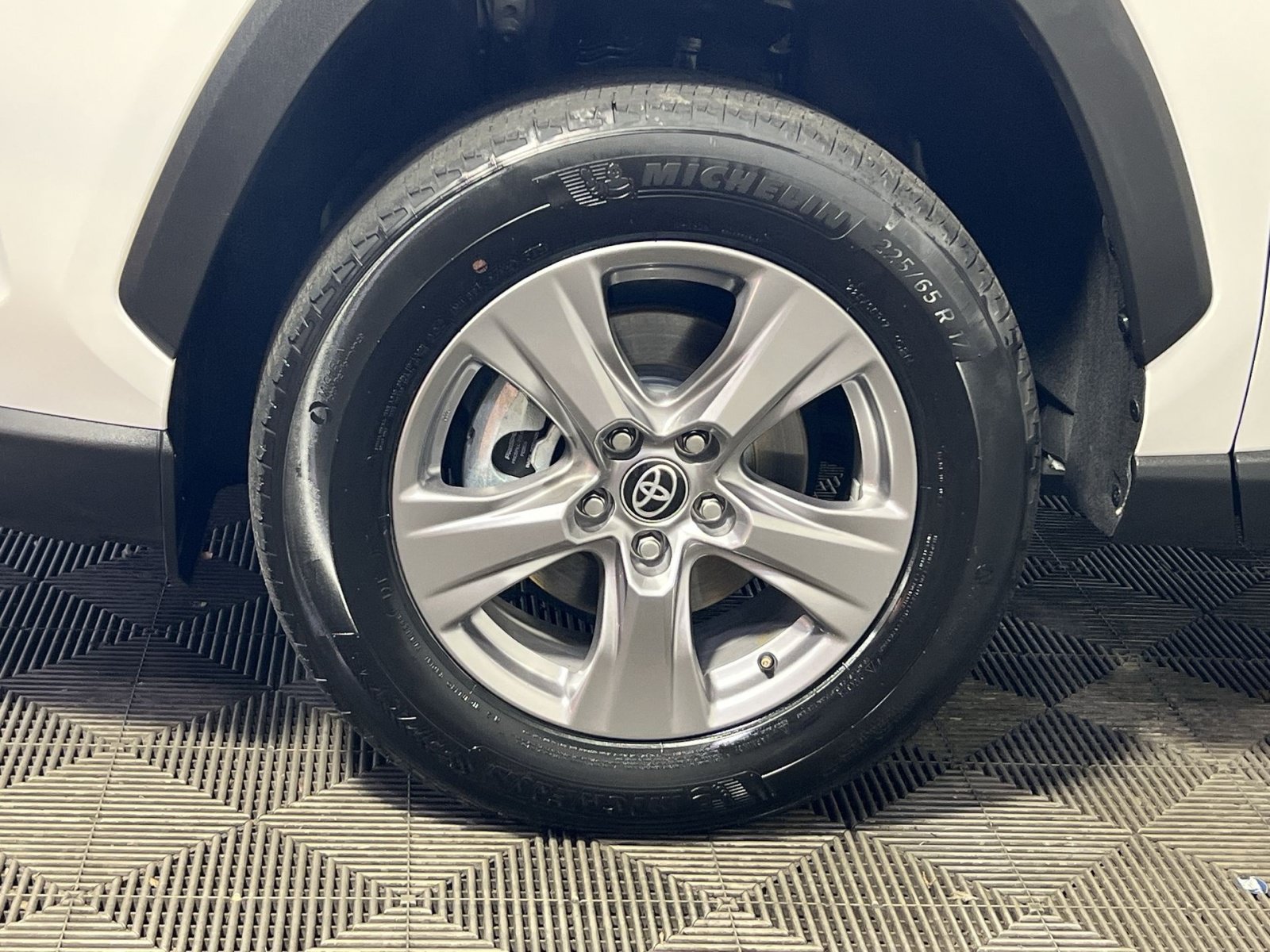 Used 2025 Toyota RAV4 XLE AWD/4WD image 12