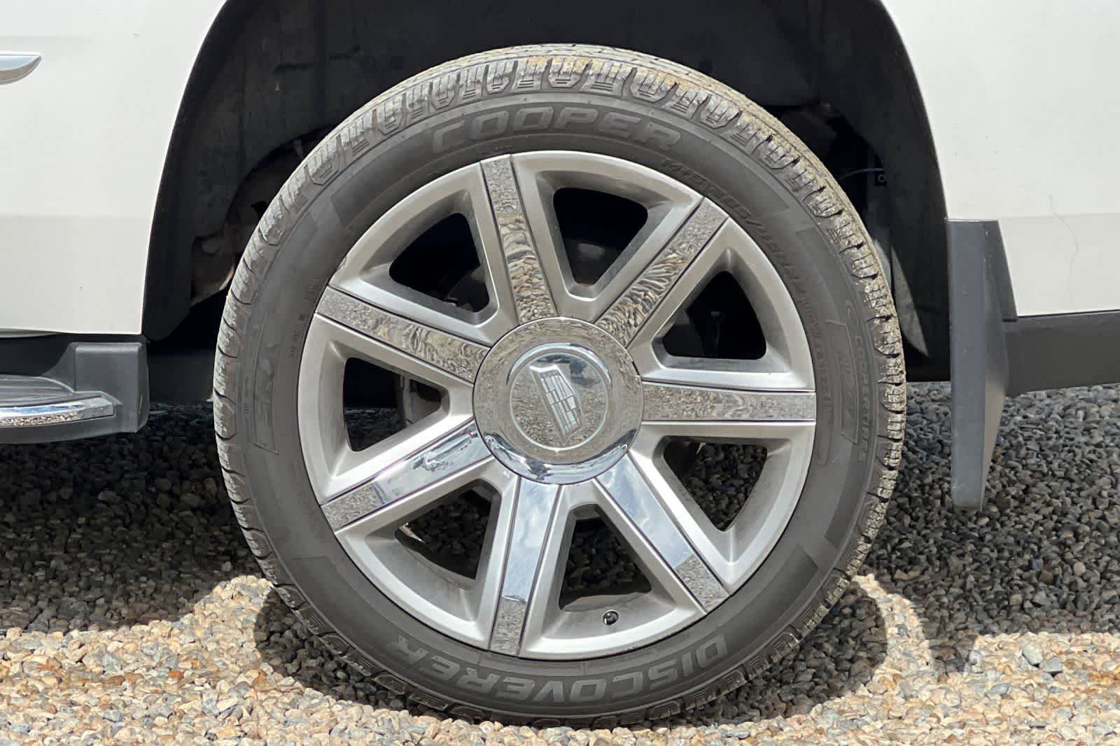 Used 2017 Cadillac Escalade Premium Luxury AWD/4WD image 12