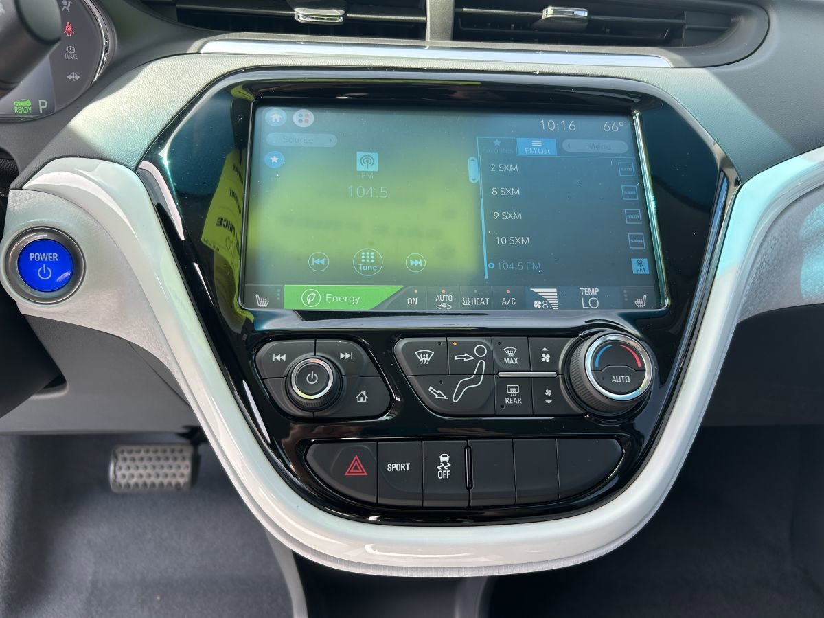 Used 2019 Chevrolet Bolt Premier w/ Infotainment Package FWD image 9