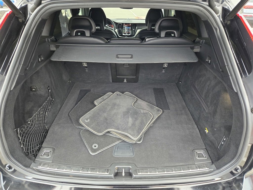 Used 2018 Volvo XC60 T8 R-Design w/ Convenience Package image 27