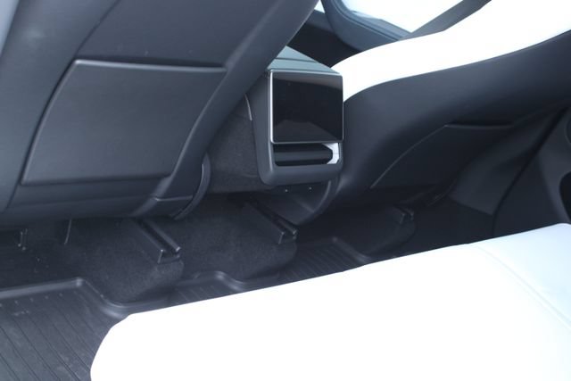 Used 2026 Tesla Model Y 2WD image 28