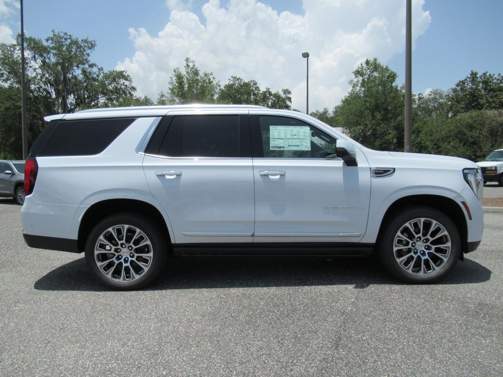 New 2026 GMC Yukon Denali w/ Denali Reserve Package AWD/4WD image 2