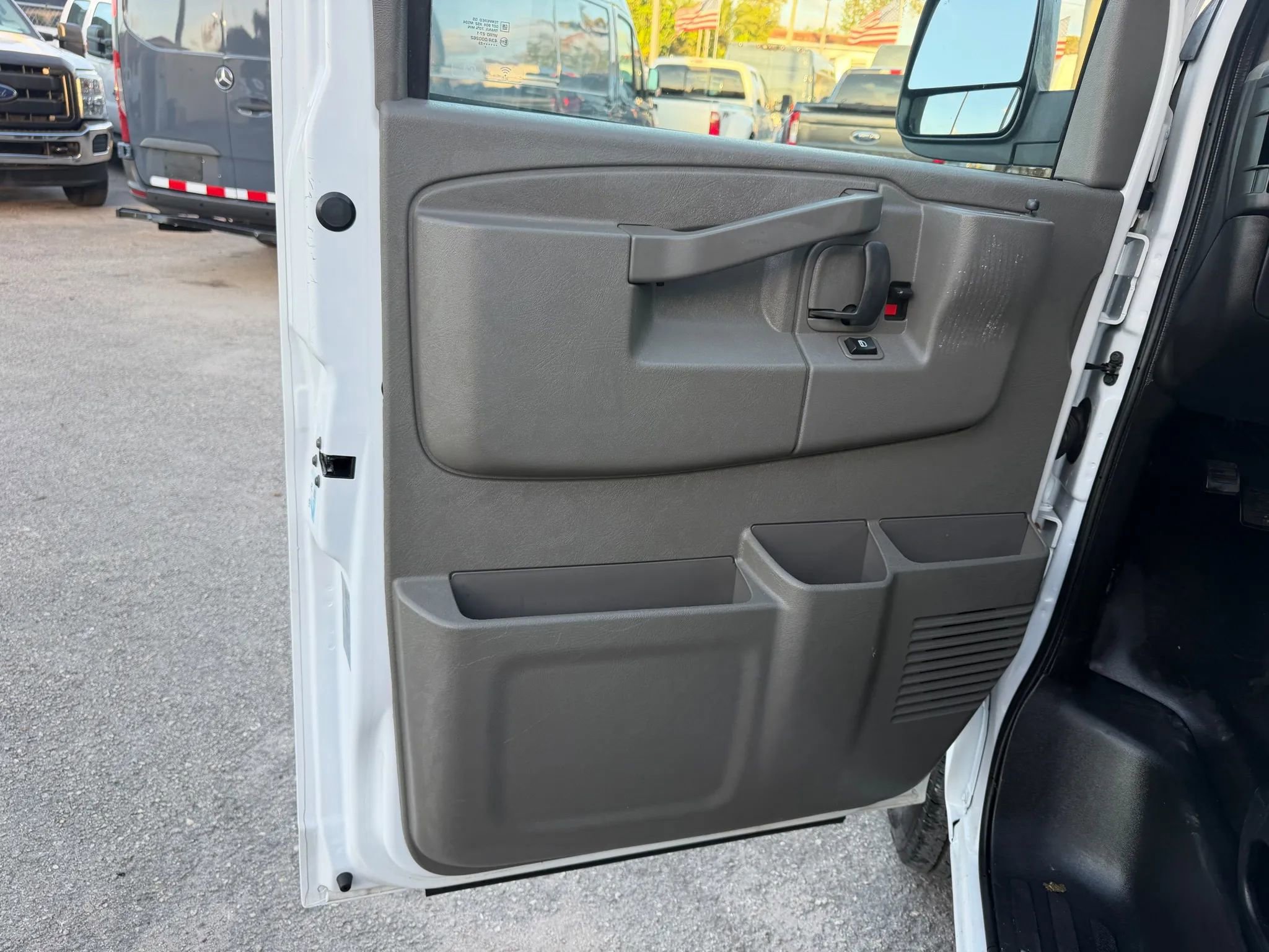 Used 2023 GMC Savana 2500 w/ Driver Convenience Package image 12