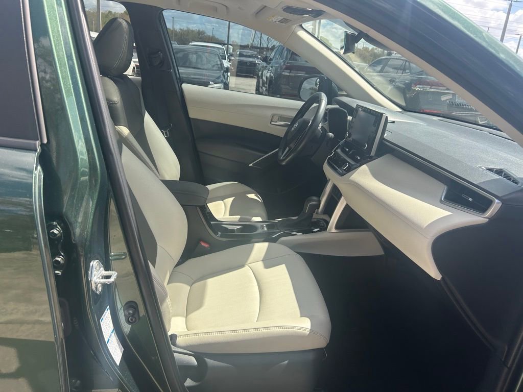 Used 2022 Toyota Corolla Cross XLE w/ Convenience Package AWD/4WD image 34