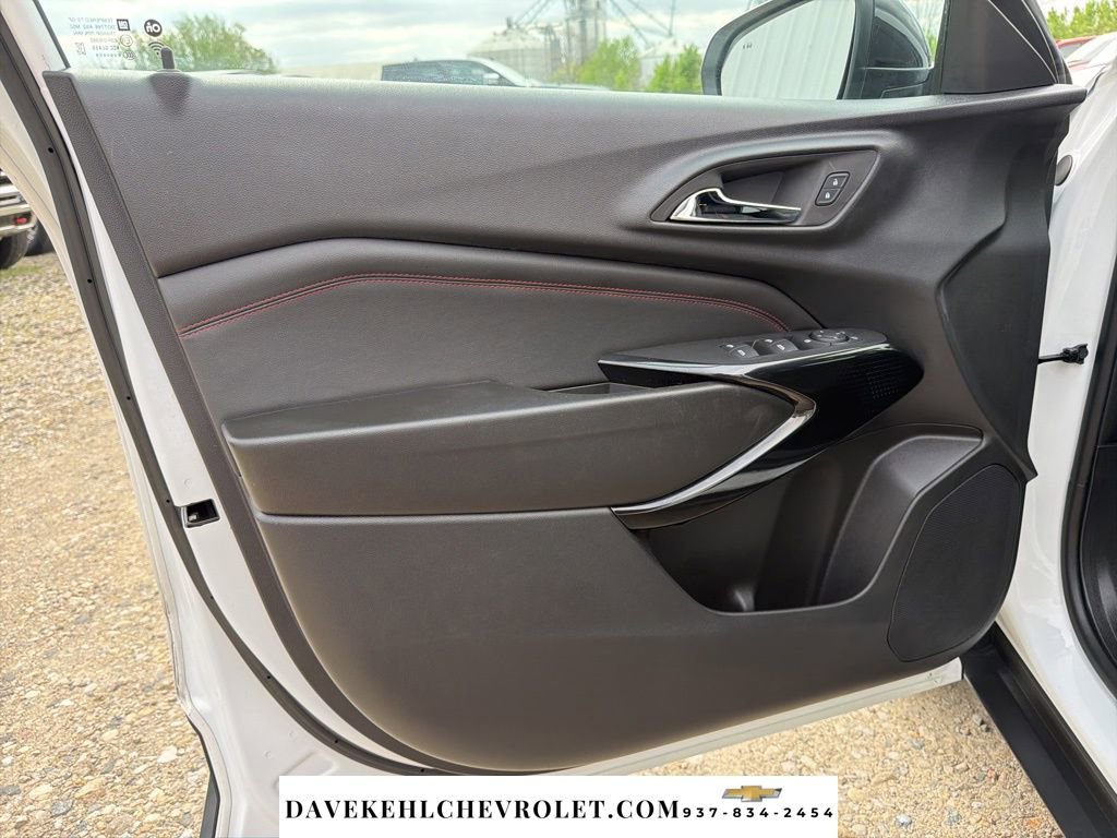 Used 2024 Chevrolet Trax RS w/ Sunroof Package FWD image 9