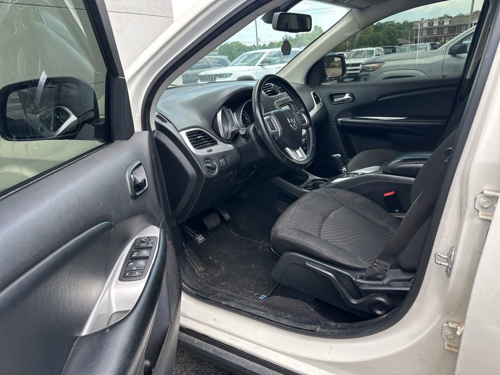 Used 2018 Dodge Journey SE w/ Connectivity Group FWD image 5