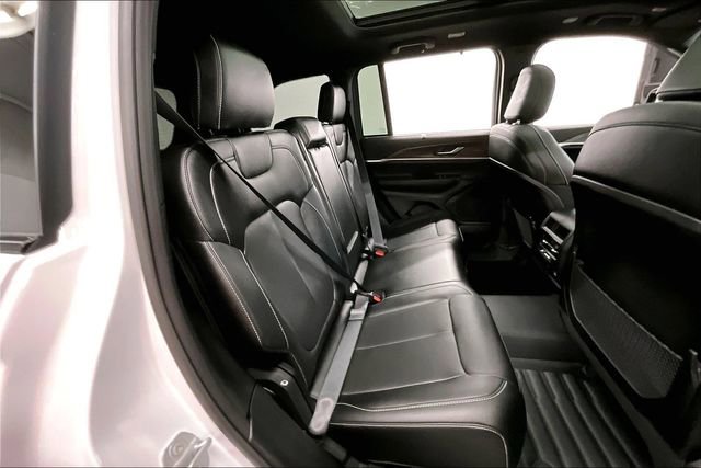 Used 2025 Jeep Grand Cherokee Limited w/ Luxury Tech Group II AWD/4WD image 26