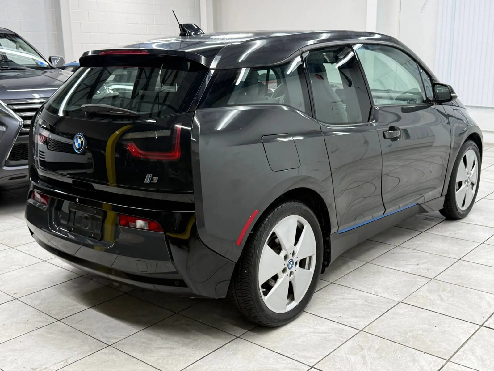 Used 2015 BMW i3 w/ Range Extender RWD image 9
