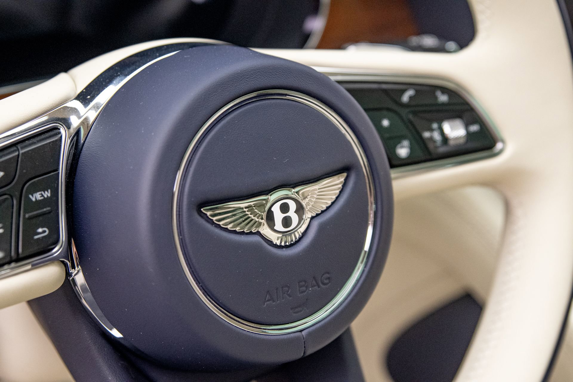 New 2025 Bentley Bentayga image 13