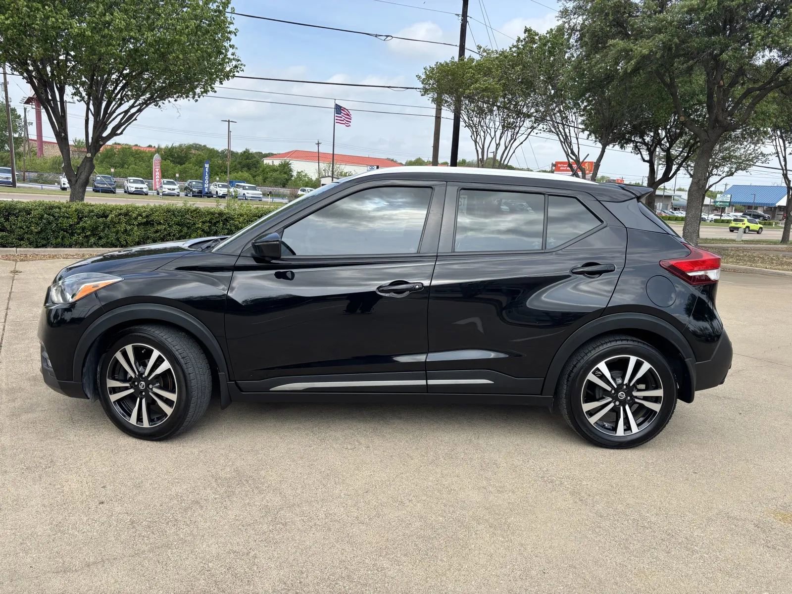 Used 2020 Nissan Kicks SR FWD image 10