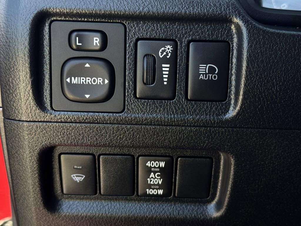 Used 2020 Toyota 4Runner SR5 AWD/4WD image 22