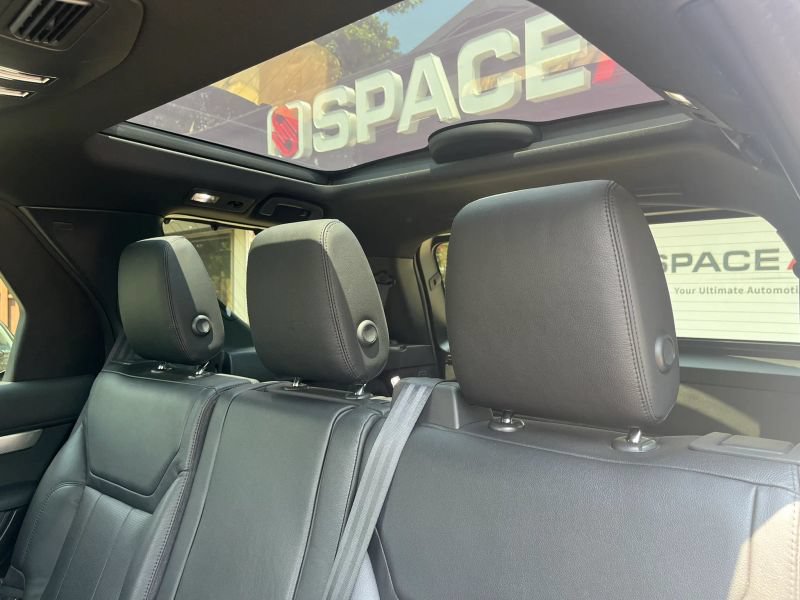 Used 2020 Land Rover Discovery Landmark AWD/4WD image 14