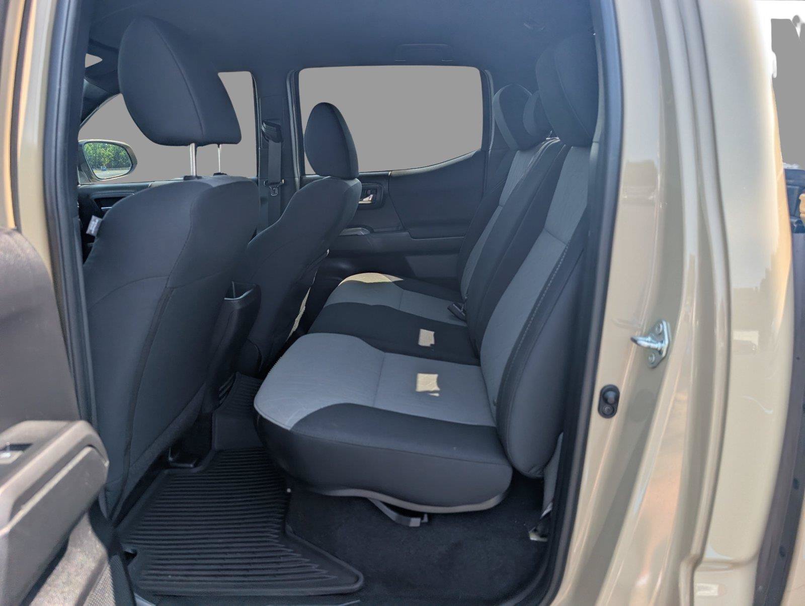 Used 2020 Toyota Tacoma TRD Sport AWD/4WD image 35