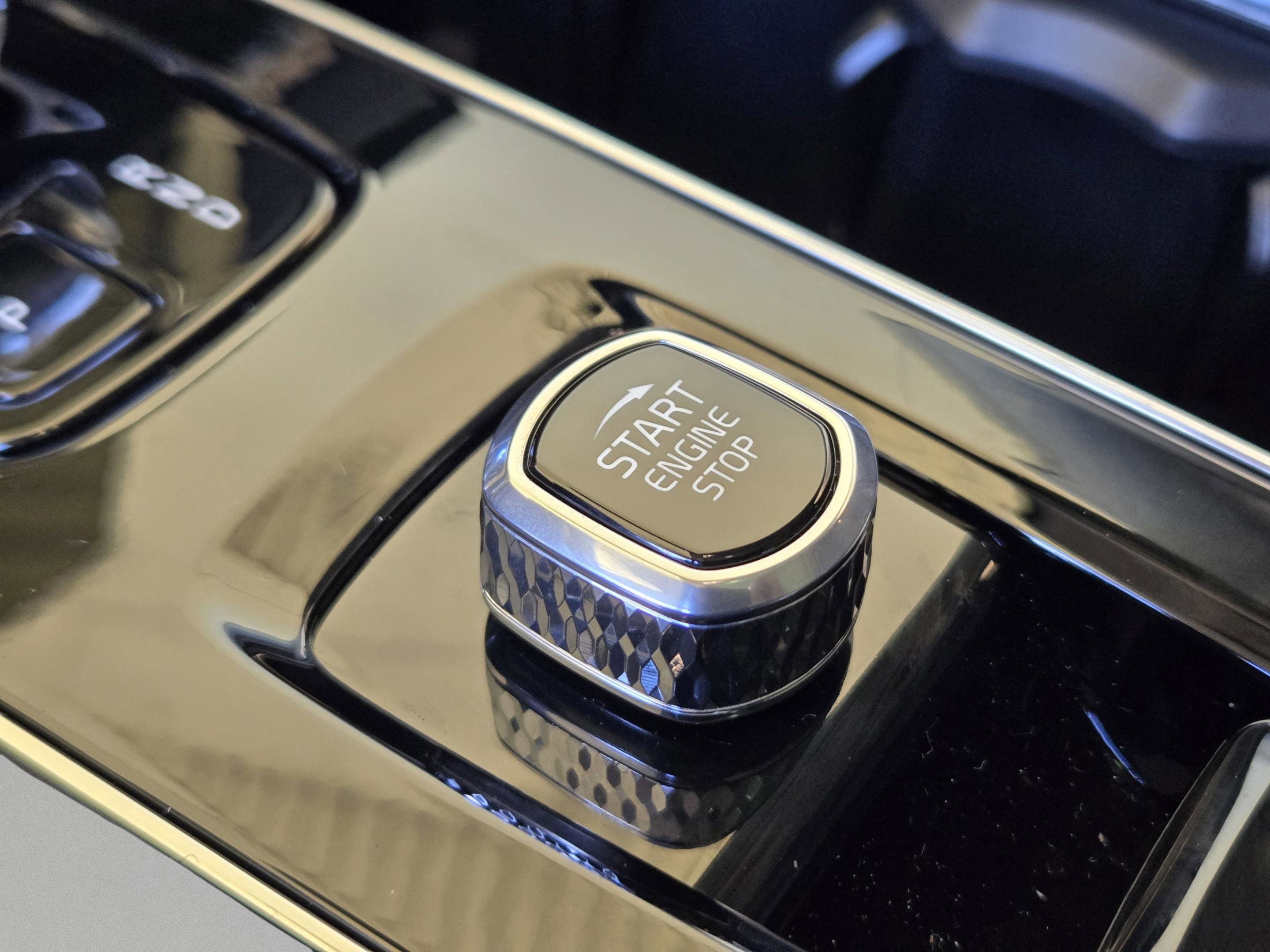 New 2026 Volvo XC90 T8 Plus w/ Protection Package Premier image 18