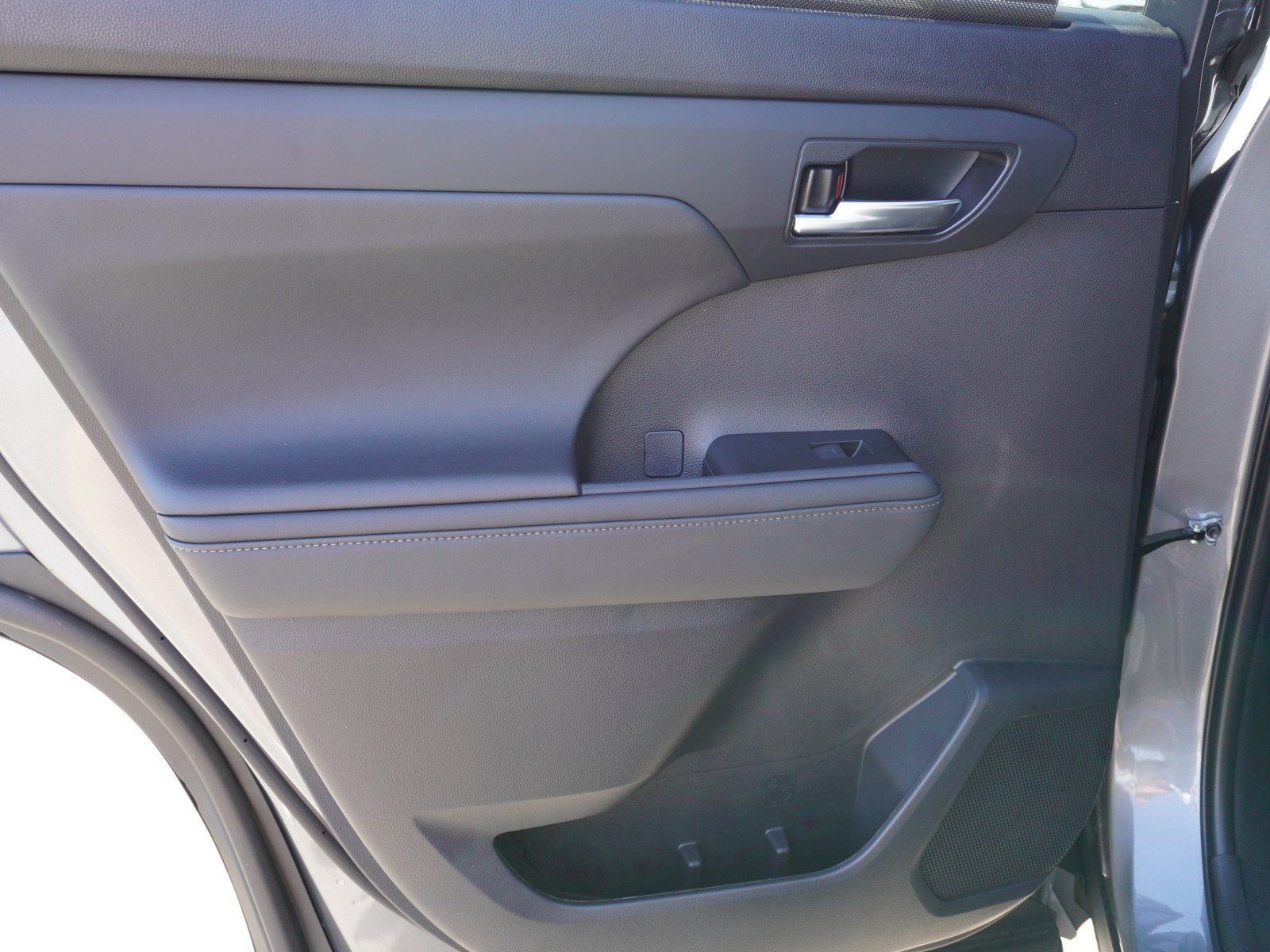 New 2026 Toyota Highlander XLE AWD/4WD image 13