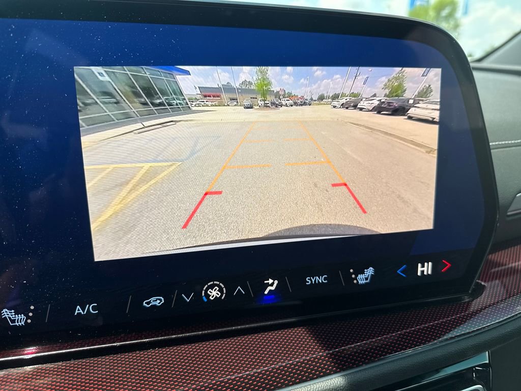 Used 2025 Chevrolet Traverse Z71 w/ LPO, Floor Liner Package AWD/4WD image 26