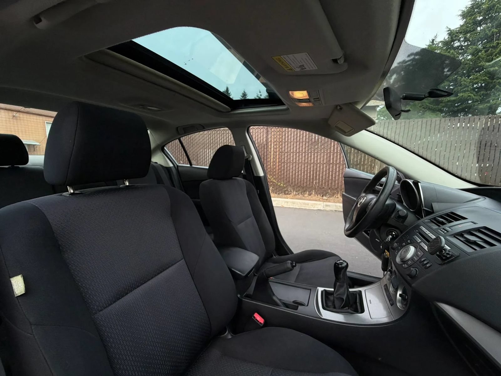 Used 2010 MAZDA MAZDA3 i Touring FWD image 24