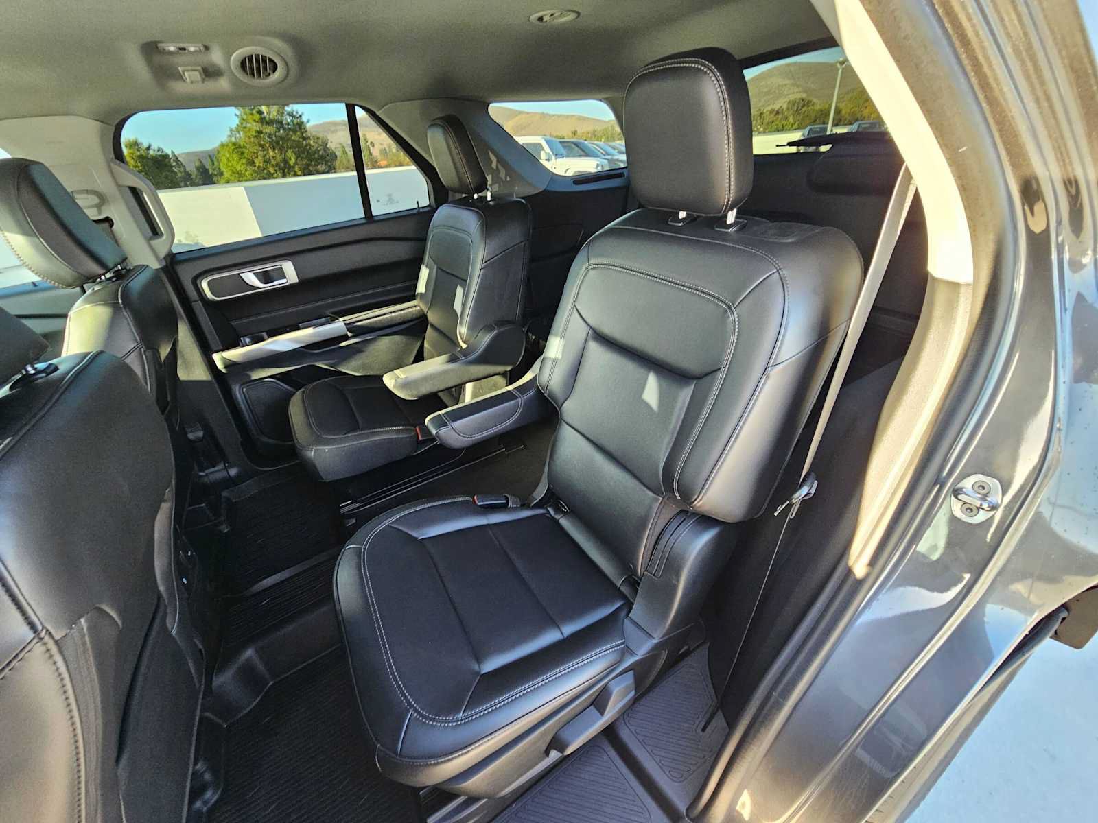 Used 2023 Ford Explorer XLT w/ Equipment Group 202A RWD image 19