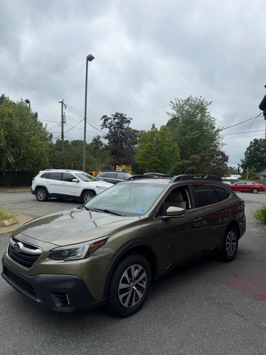 Used 2021 Subaru Outback Premium AWD/4WD image 3