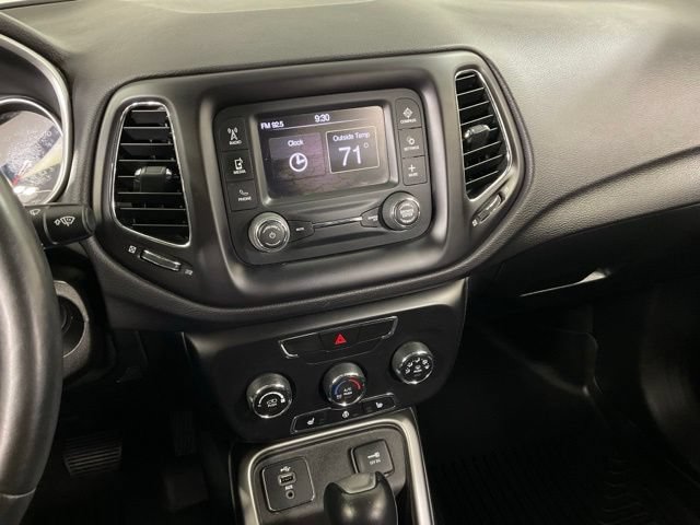 Used 2018 Jeep Compass Latitude w/ Cold Weather Group FWD image 20