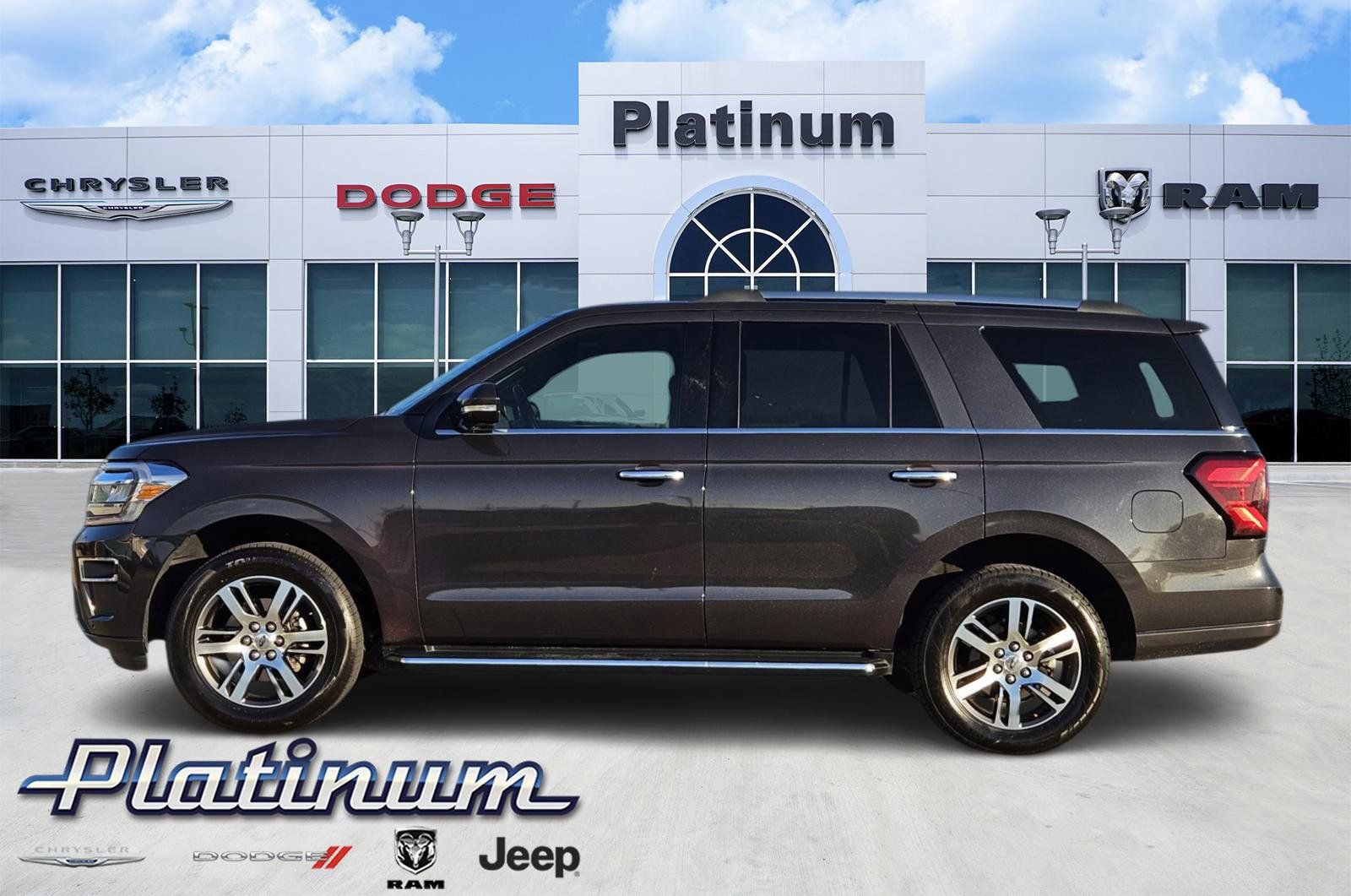 Used 2023 Ford Expedition Limited image 3
