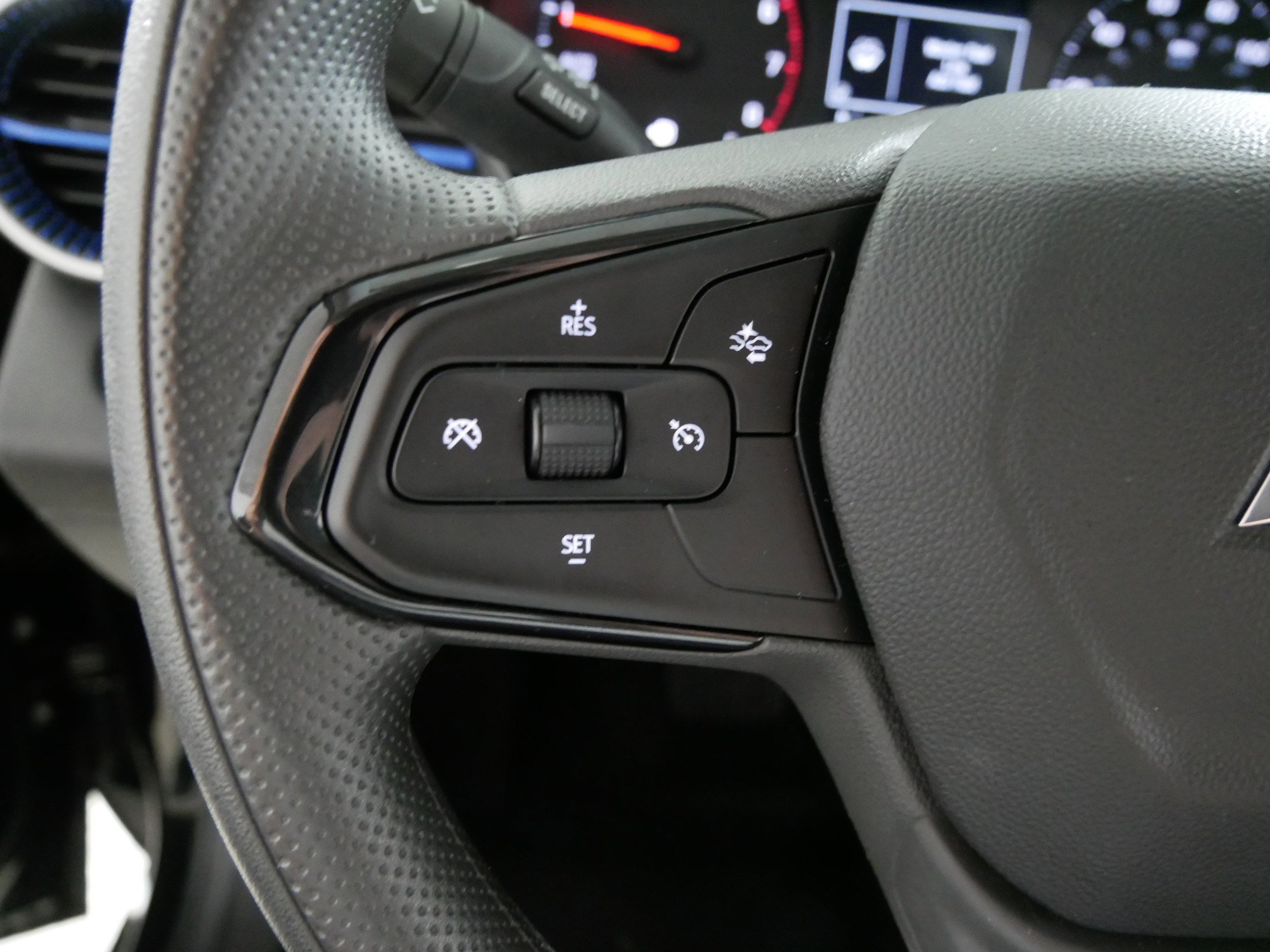 Used 2025 Chevrolet Trax LS w/ LS Convenience Package FWD image 27