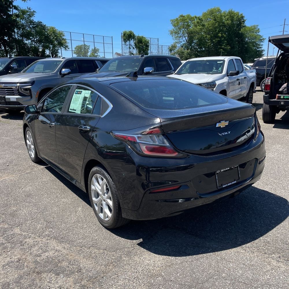 Used 2017 Chevrolet Volt Premier w/ Driver Confidence II Package FWD image 4