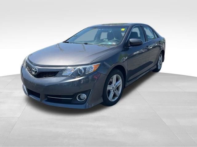Used 2014 Toyota Camry SE w/ Moonroof Package FWD image 3