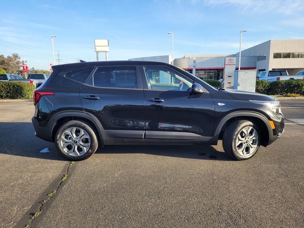 Used 2026 Kia Seltos LX FWD image 3