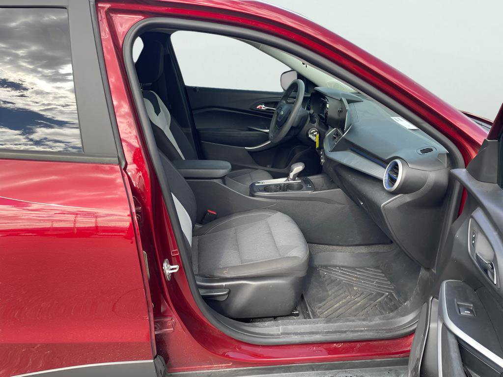 Used 2024 Chevrolet Trax LS w/ LS Convenience Package FWD image 19