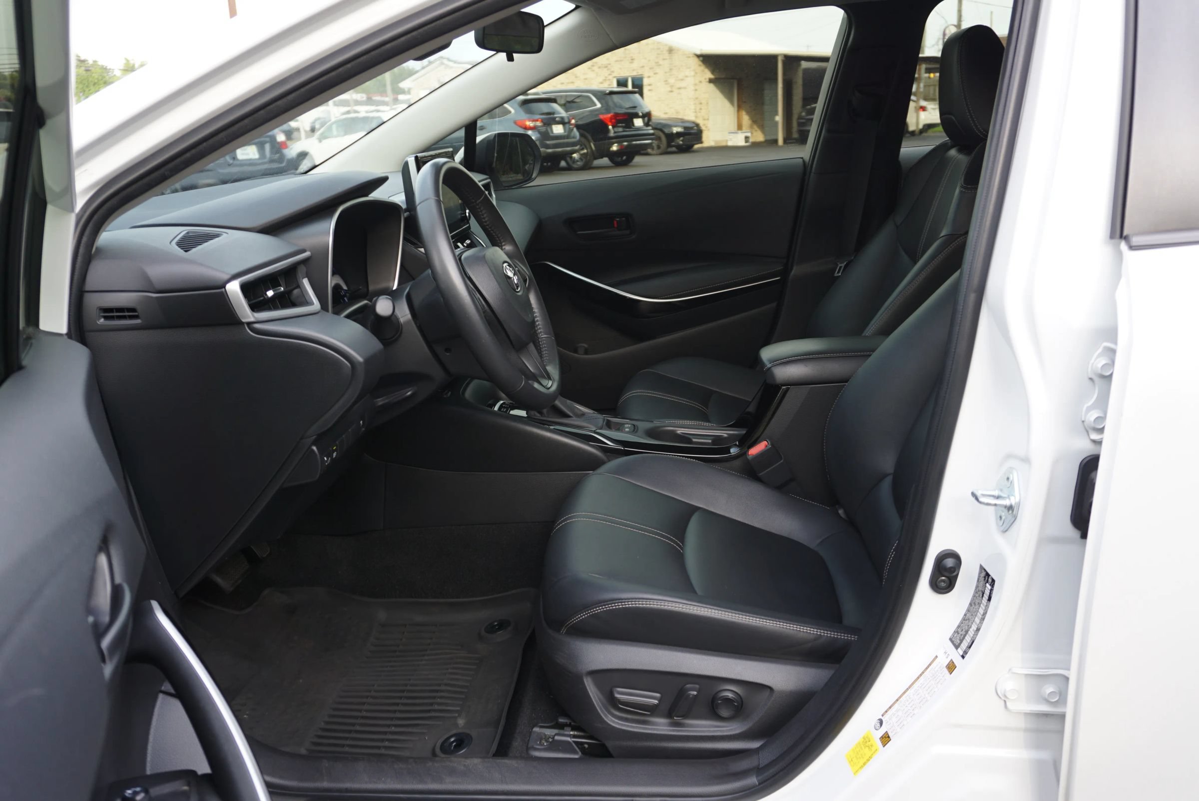 Used 2022 Toyota Corolla LE w/ Premium Interior Package FWD image 9