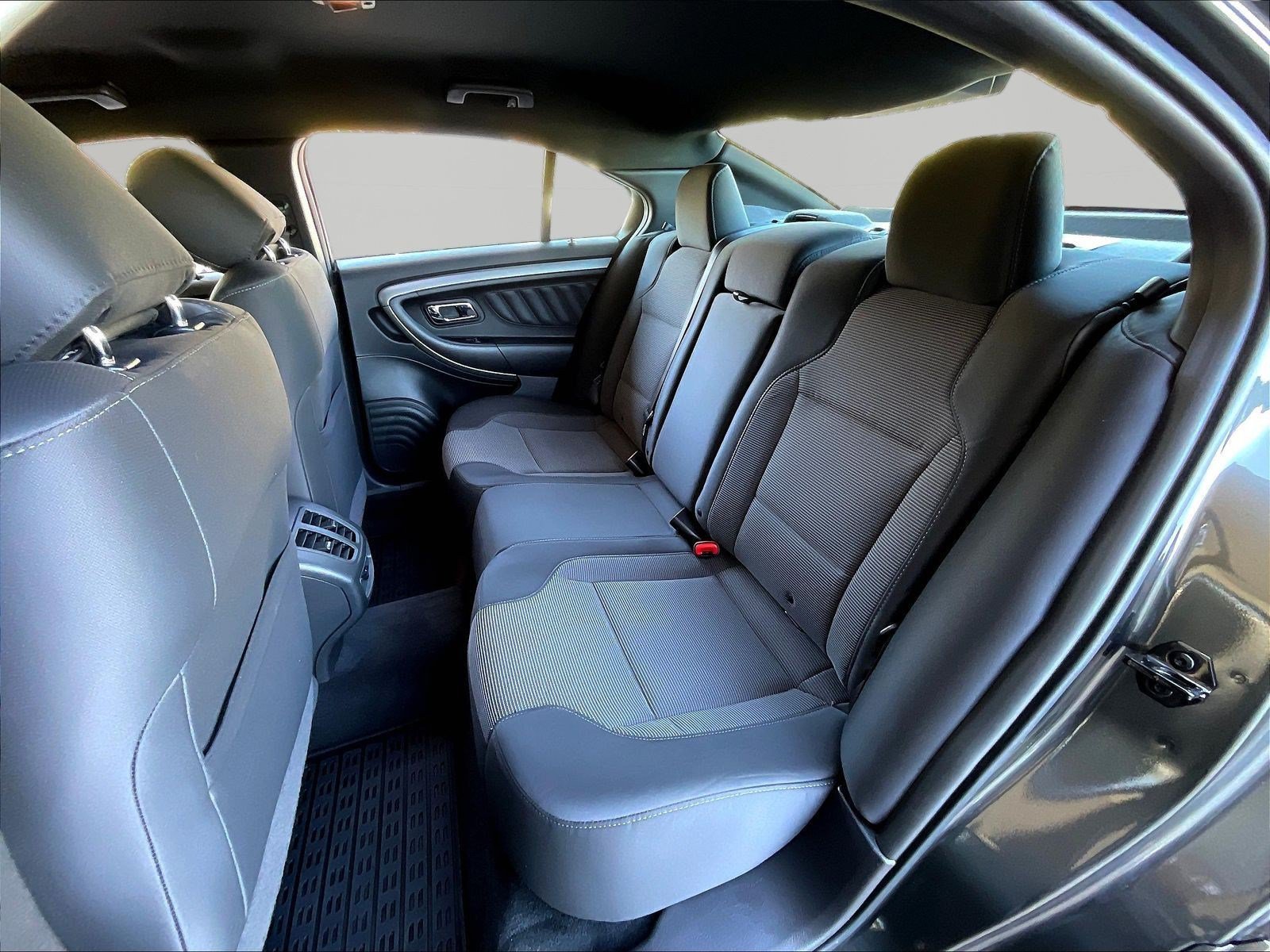 Used 2016 Ford Taurus SEL FWD image 22