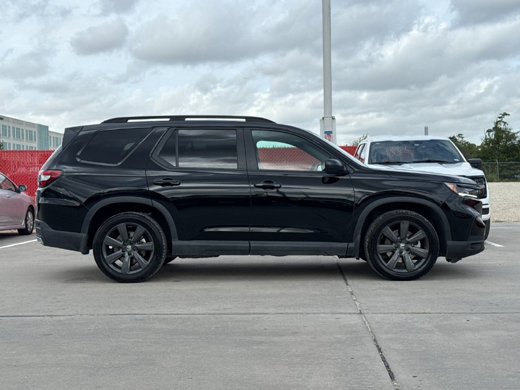 Used 2025 Honda Pilot Sport image 7