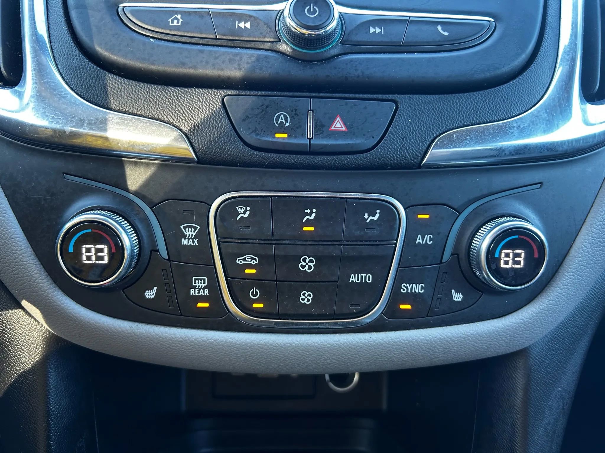 Used 2022 Chevrolet Equinox LT w/ Driver Convenience Package image 15