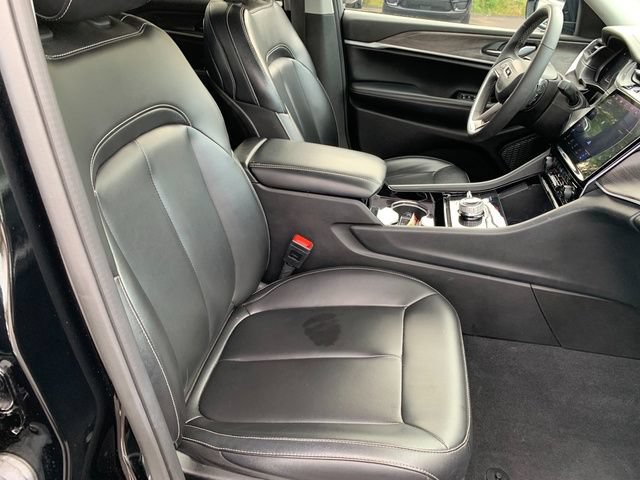 Used 2023 Jeep Grand Cherokee Limited AWD/4WD image 12