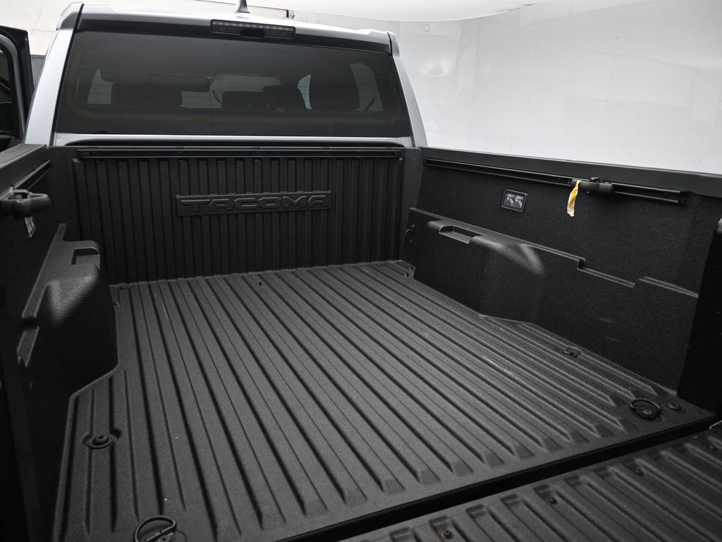 Used 2025 Toyota Tacoma TRD Off-Road image 9