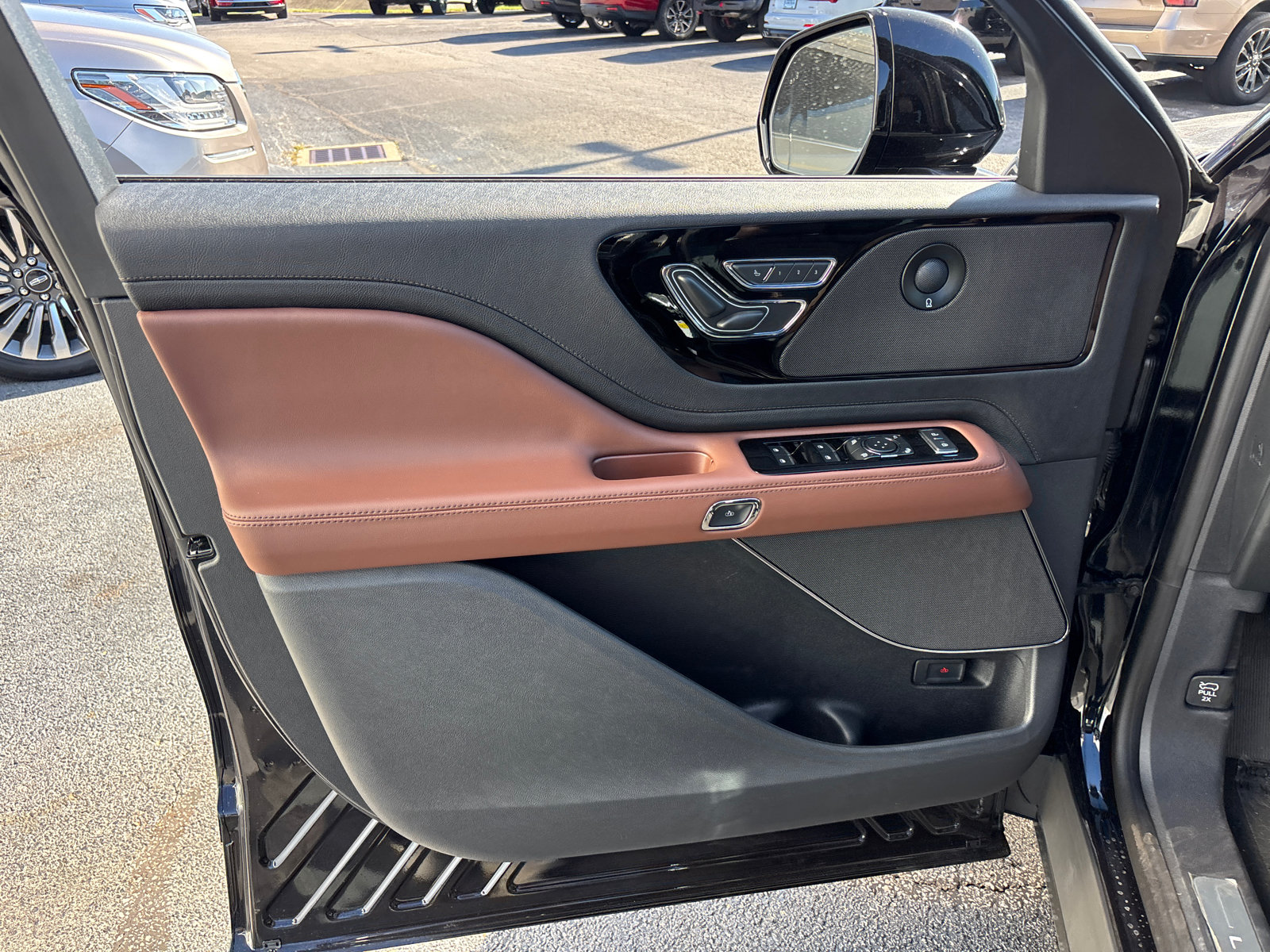New 2027 Lincoln Aviator Reserve w/ Jet Appearance Package AWD/4WD image 11