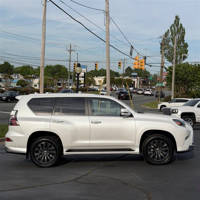 Used 2023 Lexus GX 460 Premium w/ Accessory Package AWD/4WD image 6